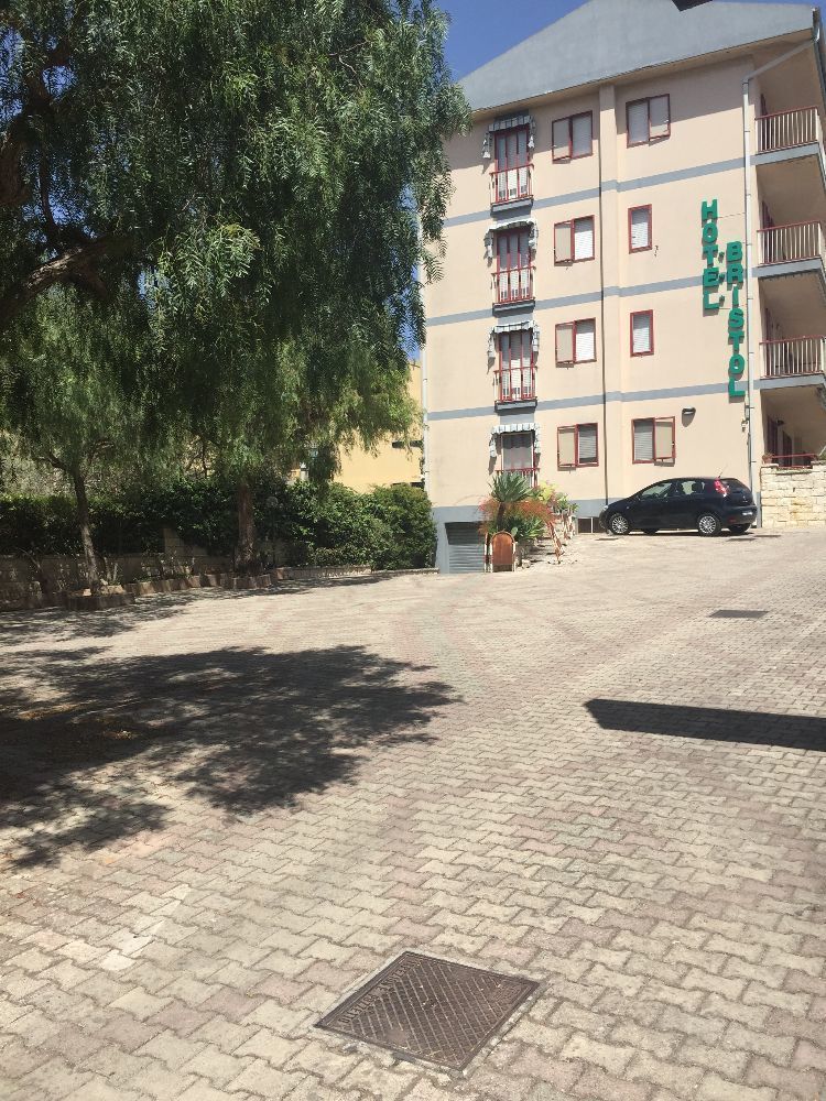 Hotel Bristol